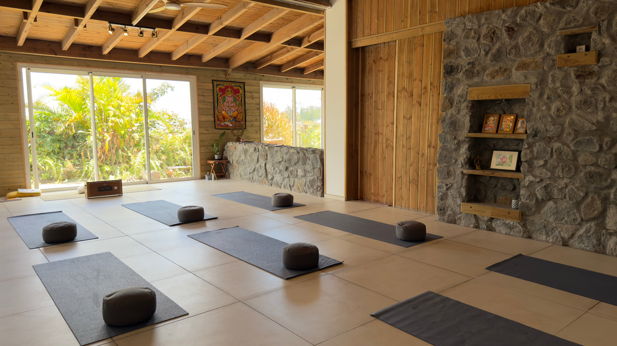 Salle de Hatha yoga à Ruisseau Blanc, La Montagne