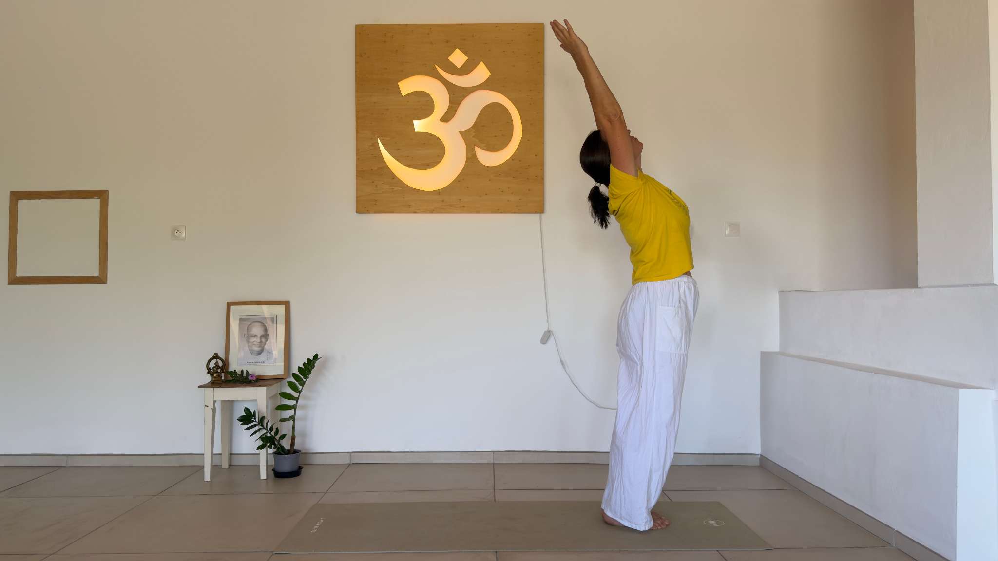 Hasta Uttanasana (posture des bras levés)